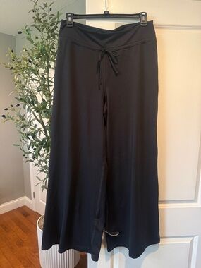 Old Navy Black CloudComfy Extra High-Rise Leggings